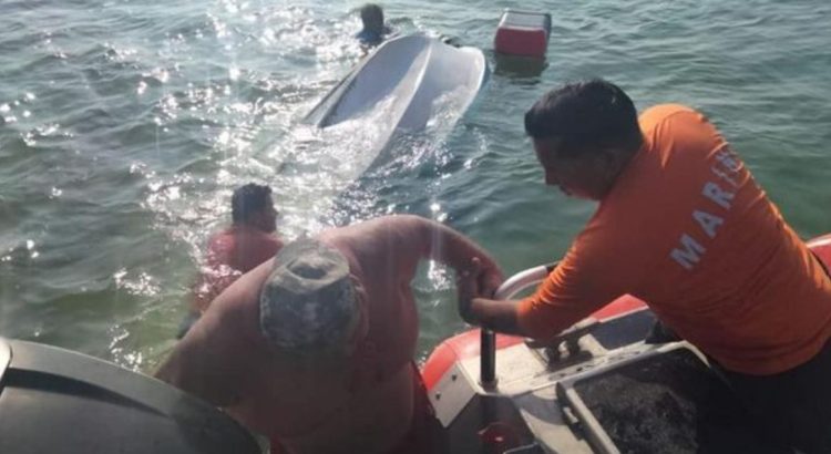 Marina rescata a cinco personas de una embarcación volcada en Chetumal