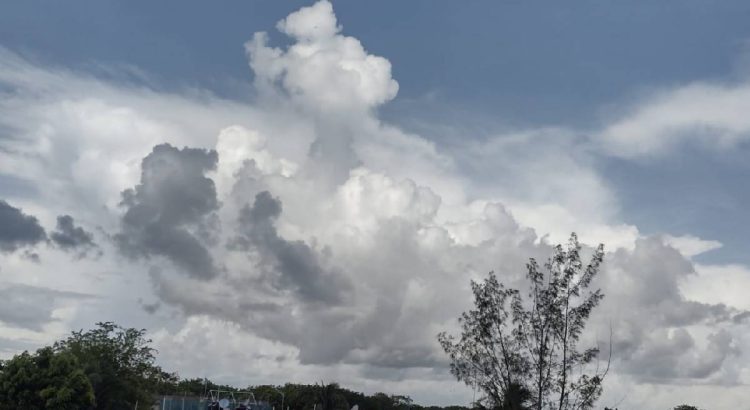 Prevén chubascos en Quintana Roo por ingreso de aire marítimo