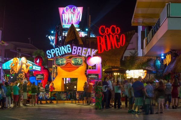 Temporada baja afecta los centros nocturnos de Quintana Roo