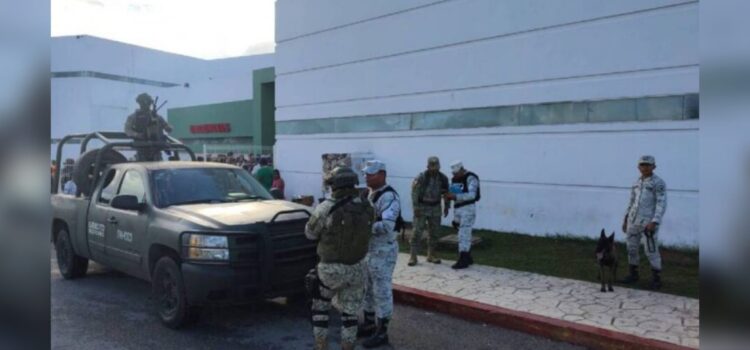 Movilización policiaca tras amenaza de explosivo en Hospital General de Cancún