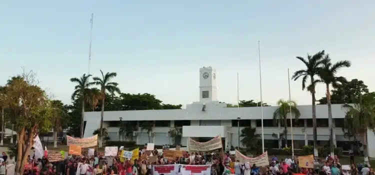 Solicitan al gobierno de Cozumel que niegue permisos para cuarto muelle de cruceros