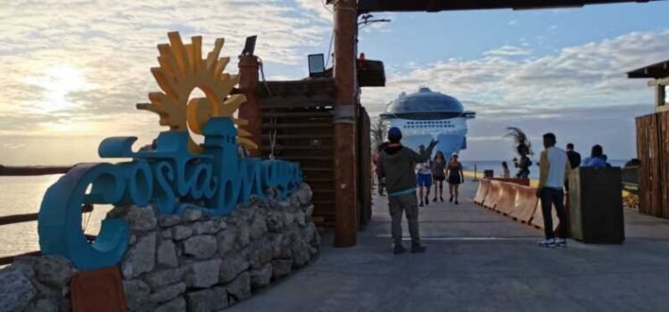 Cofece autoriza la adquisición de Royal Caribbean del puerto de Mahahual por 220 mdd