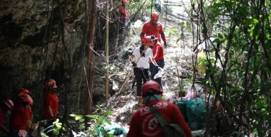 Invitan a empresarios de Cancún a adoptar cenotes