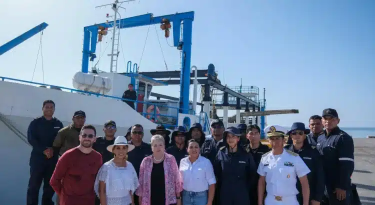Supervisan estrategia integral contra el sargazo a bordo del buque ”Natans”
