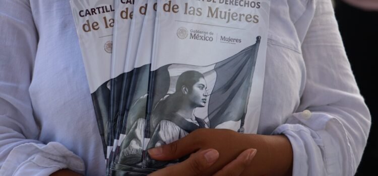 Presenta QRoo la Cartilla de Derechos de las Mujeres en lengua maya Presenta QRoo la Cartilla de Derechos de las Mujeres en lengua maya