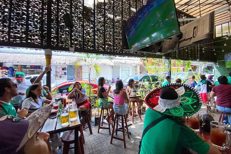 Restauranteros hacen fuertes inversiones para transmisión de los juegos del Mundial 2026